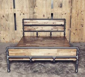 Двухспальная кровать на металлокаркасе и из дуба (Loft) R52-29